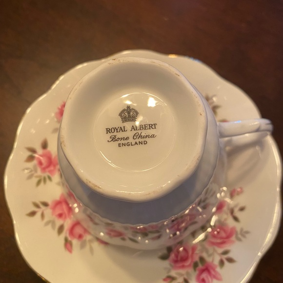 ROYAL ALBERT vintage bone china teacup and saucer. - Picture 3 of 3